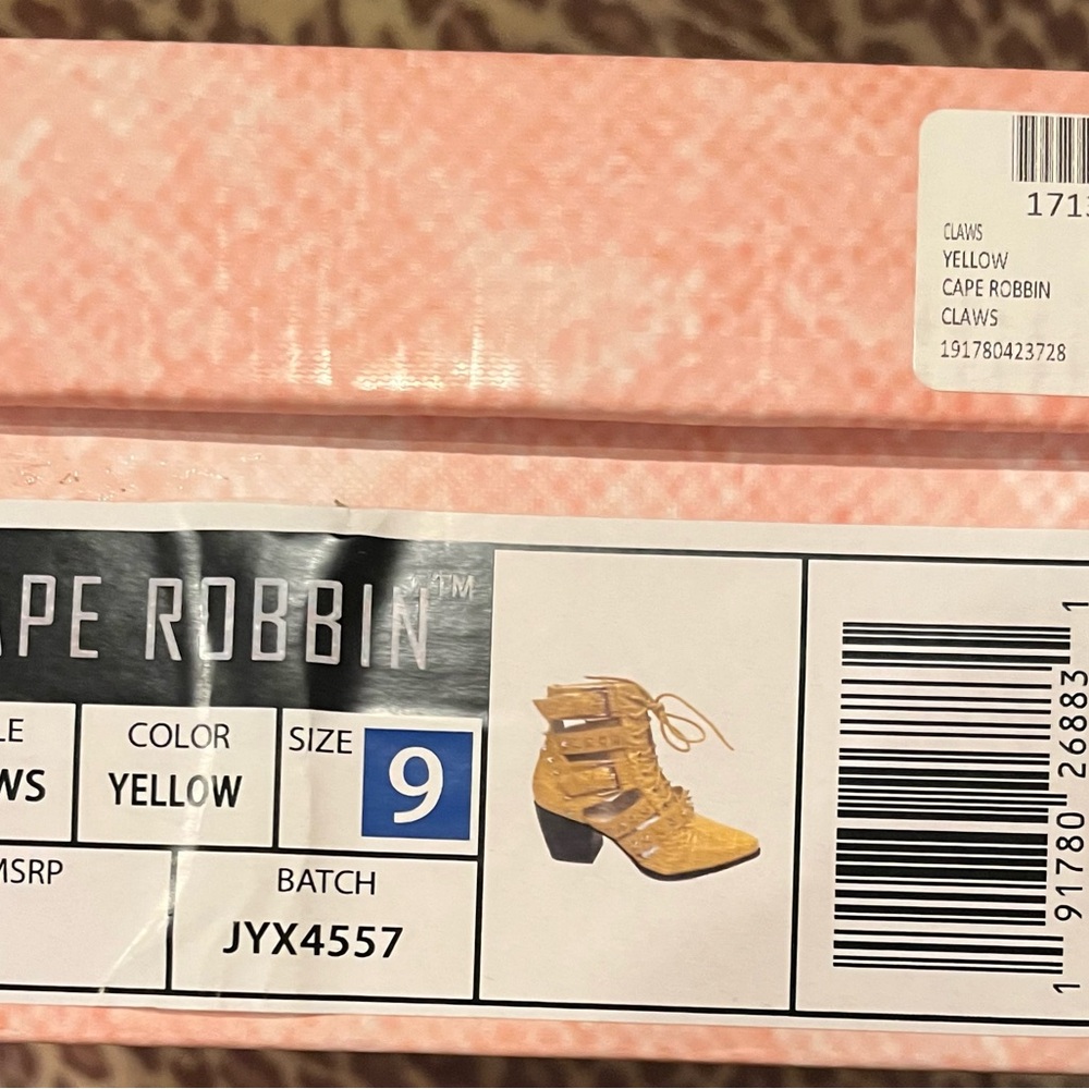Cape Robbin new lace up yellow ankle boots with stud details size 9 - Picture 7 of 7